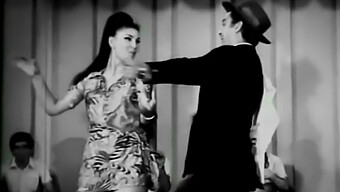 Le Charme Vintage Rencontre La Sensualité Moderne Dans Un Film Pour Adultes Iranien