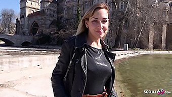 Büyük Doğal Göğüslere Sahip Genç (18+) Alman Izci Tarafından Beceriliyor