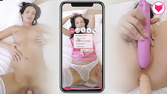 Leanne Lace Komutlarınıza Boyun Eğiyor Ve Bu Etkileşimli Mobil Porno Oyununda Seks Oyuncakları Kullanıyor