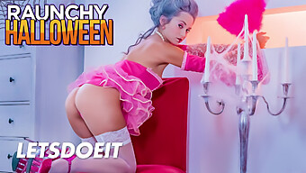 La Superbe Cosplayeuse Shrima Malati Profite D'Une Grosse Bite Pour Halloween