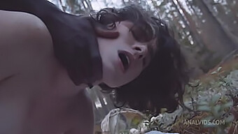 La Rencontre Anale Intense De Darcy Dark Avec Une Grosse Bite Noire Dans La Nature Sauvage