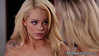 Elsa Jean, Una Bionda Seducente, Mostra Il Suo Bel Culo E Si Impegna In Un Gioco Solitario.