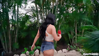 Milf Di Bandar Menikmati Seks Anal Dan Pancutan Air Mani Dalam Video Hd