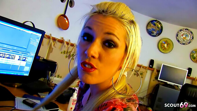 Selfshot Analvideo Des Blonden Deutschen Teens Besticht Mit Hardcore Facialfinish