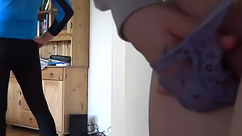 Teenager (18+) Bliver Smæk Og Giver Blowjob I Video