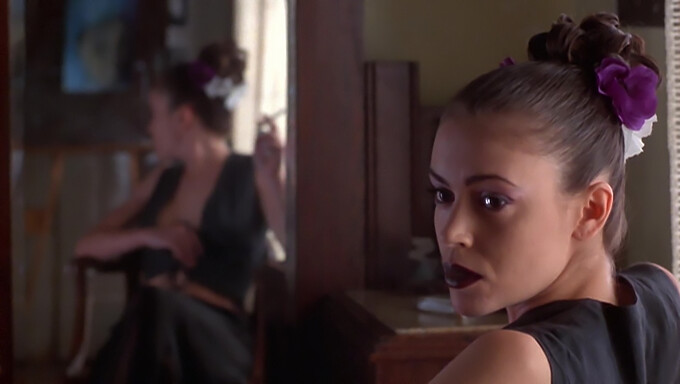 Alyssa Milano E Lily In Un Incontro Seducente In Poison Ivy 2