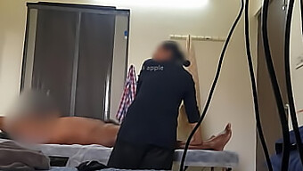 Sinnliche Massage Führt Zu Einer Heißen Küss-Session In Versteckter Kamera, Die Aufnimmt