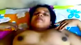 L'Incontro Erotico Della Zia Dello Sri Lanka Con Un Giovane Ragazzo