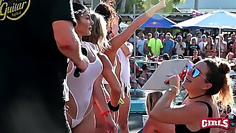 Wilde Poolparty Mit Nacktem Twerking Und Großen Natürlichen Titten