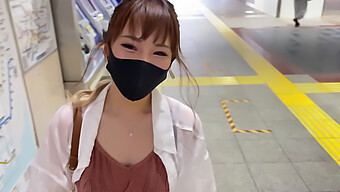 Büyük Göğüslü Minyon Japon Lolita Sert Bir Şekilde Beceriliyor