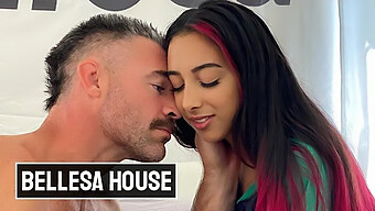 Kiara Kai E Charles Dera Em Uma Cena Quente Da 5a Temporada De House