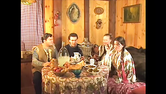 1998 Yılında Vintage Bir Rus Yetişkin Filmi, Bir Peri Masalına Dayanan Bir Anlatı Sunar.