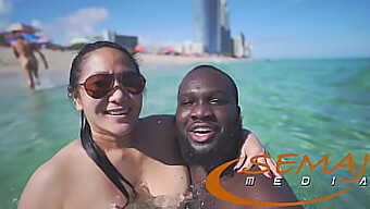 Le Avventure Nude Di Belle Donne Grasse Asiatiche Cicciotte Sulla Spiaggia Di Miami