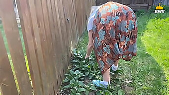 Outdoor Fucking With A Mature Milf Who Got Stuck In The Fence