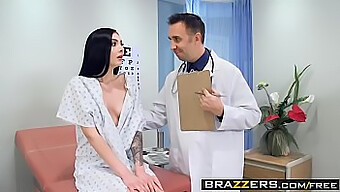 Marley Brinx És Keiran Leed Egy Durva És Orvosi Hármasban Doktor Doktorral