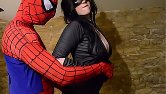 Busty Cosplay Catwoman Giver Spiderman Et Handjob