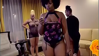 Ebony Shemale, Vegas'Taki Yaşlı Beyaz Adamı Aşırı Anal Ve Oral Seksle Domine Ediyor