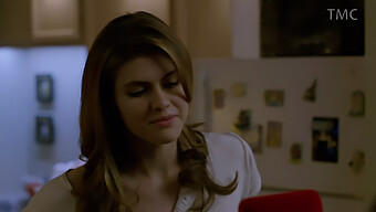 Alexandra Daddario, Hbo Dizisi True Detective Için Ateşli Bir Seçme Oturumunda, Çarpıcı Büyük Poposunu Ve Tutkulu Öpücüklerini Sergiliyor