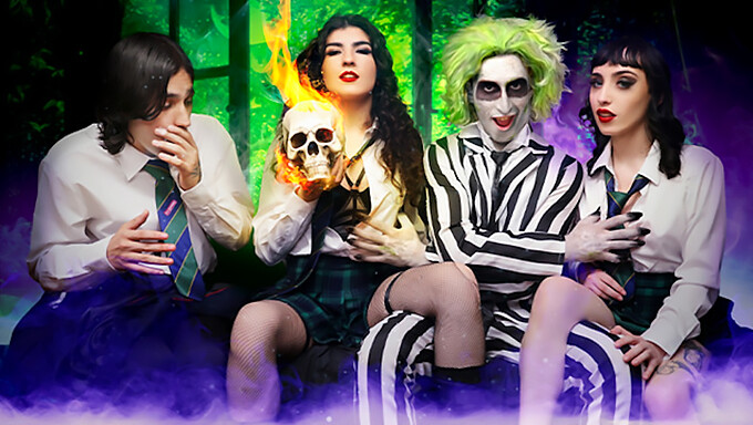 Dampende 4some I Beetlejuice-Cosplay Med Kremete Avslutning