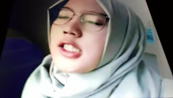 Lelaki Muslim Menghisap Wanita Seksi