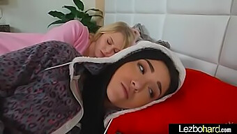 Lily Rader Ve Kiley Jay Arasında Sıcak Lezbiyen Karşılaşma