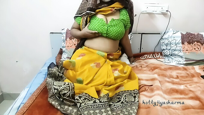 Indian Milf'S Dress Raised View