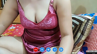 Indian Aunty'S Seductive Webcam Show