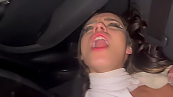 Una Hermosa Belleza Latina Recibe Un Buen Sexo Anal En Un Bmw