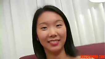 Adorabile Adolescente Asiatica Si Esibisce In Un Video Per Adulti Gratuito Su Abuserporn.Com