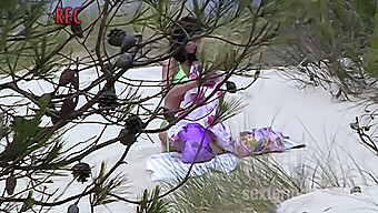 Erotische Begegnung Eines Gestrandeten Amateurpaares Am Strand Von Mesquida, Mallorca