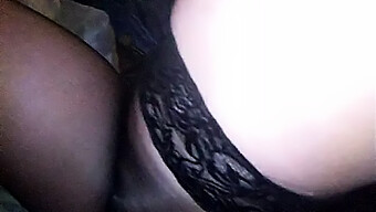 Swinger Çift, Grup Seks Orgisinde Paylaşılır Ve Içine Boşalır