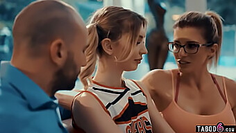 Minyon Cheerleader, Antrenörünün Karısı Ve Kocasıyla Üçlü Yapıyor